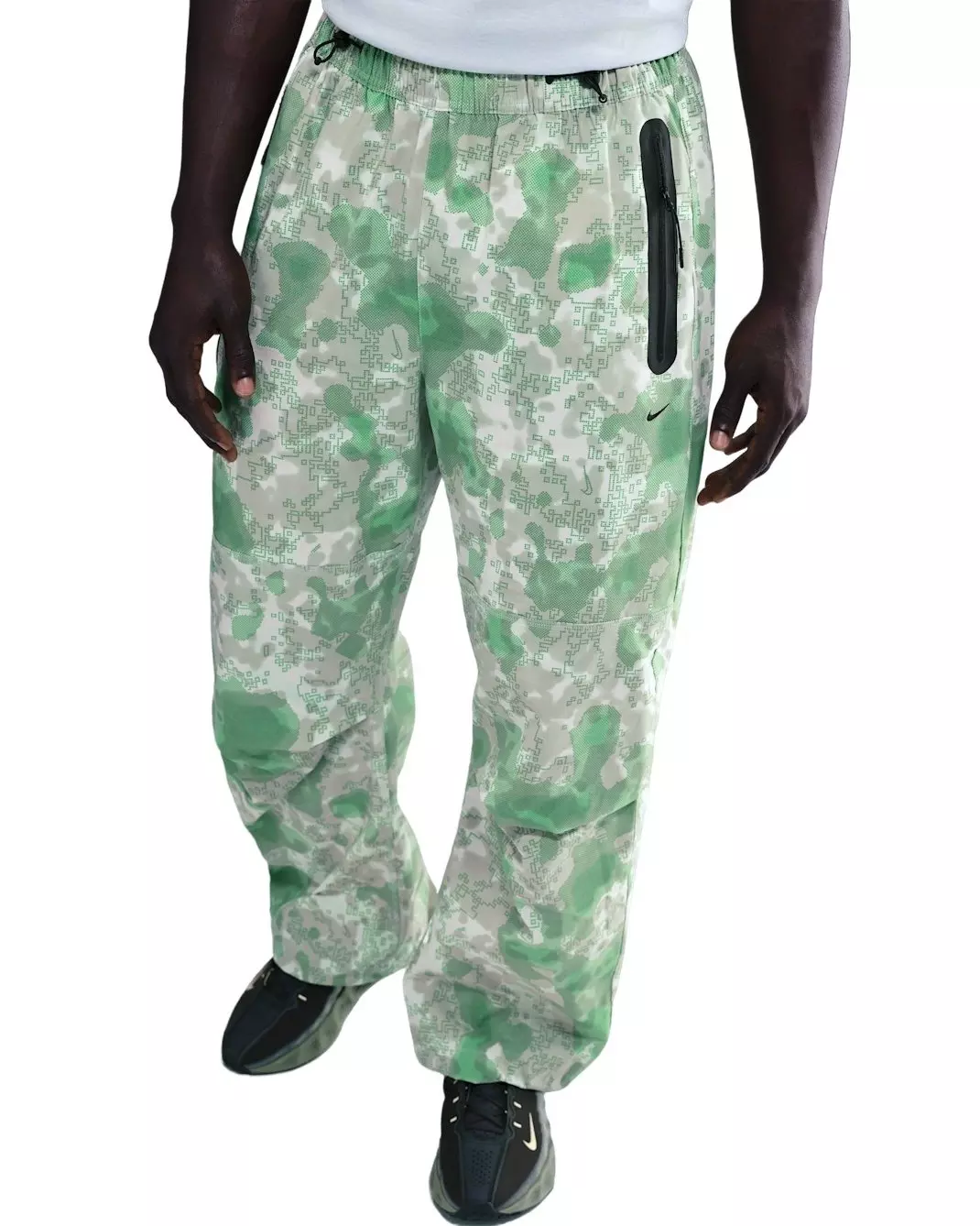 Nike Men's tech Dri-FIT Woven Camo Loose-Fit Pants - Grey